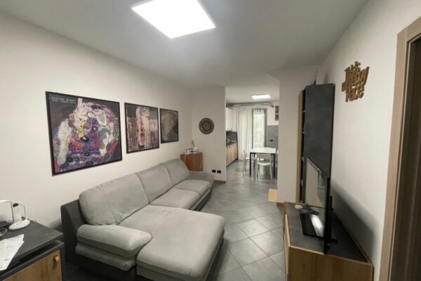 BELLISSIMO QUADRILOCALE CON GIARDINO, LOCALE PLURIUSO E BOX!