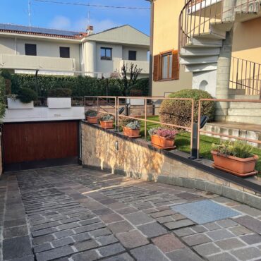 VILLA BIFAMILIARE, GIARDINO E AMPIO BOX! SENZA SPESE CONDOMINIALI!