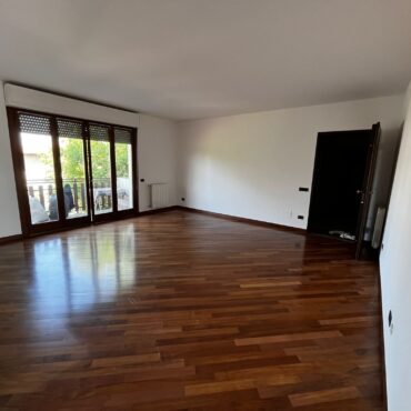AMPIO TRILOCALE CON BOX DOPPIO E BOX SINGOLO!