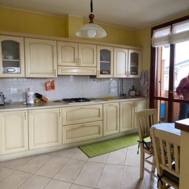 TRILOCALE IN VILLA, GIARDINO E BOX DOPPIO!