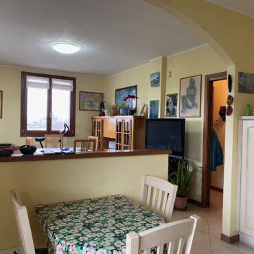 TRILOCALE IN VILLA, GIARDINO E BOX DOPPIO!