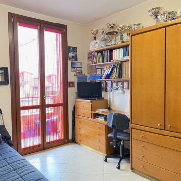 TRILOCALE IN VILLA, GIARDINO E BOX DOPPIO!