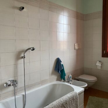TRILOCALE IN VILLA, GIARDINO E BOX DOPPIO!