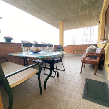 TRILOCALE IN VILLA, GIARDINO E BOX DOPPIO!