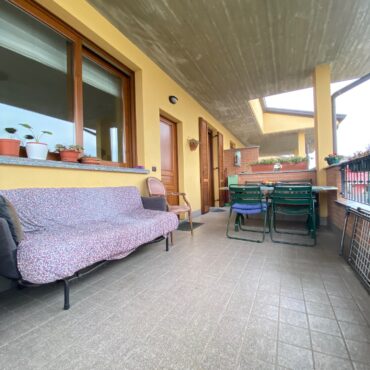 TRILOCALE IN VILLA, GIARDINO E BOX DOPPIO!