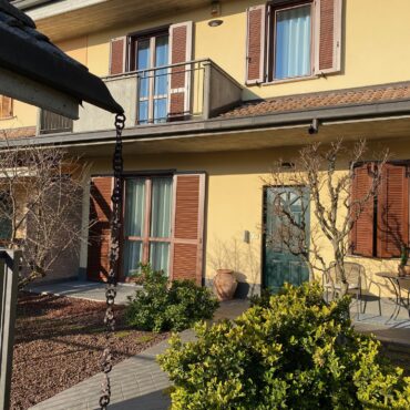 VILLETTA A SCHIERA COMPLETAMENTE RISTRUTTURATA