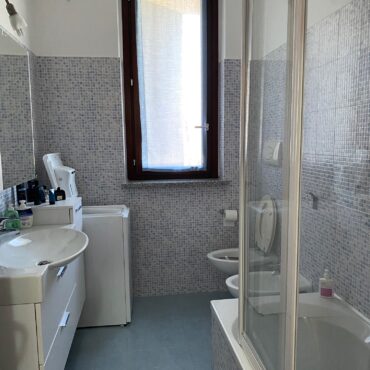 BILOCALE IN VILLA CON BOX!