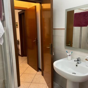 TRILOCALE IN VILLA CON GIARDINO E BOX DOPPIO!
