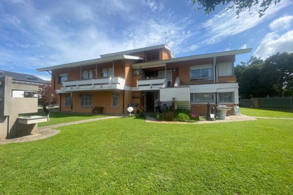 SIGNORILE VILLA SINGOLA, IDEALE PER DUE FAMIGLIE!