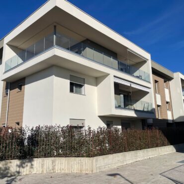 BELLISSIMO TRILOCALE CON GIARDINO E BOX !