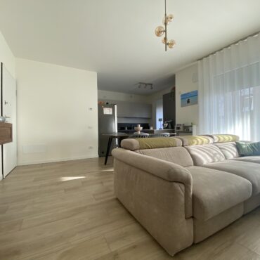 BELLISSIMO TRILOCALE CON GIARDINO E BOX !