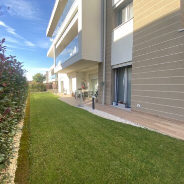 BELLISSIMO TRILOCALE CON GIARDINO E BOX !