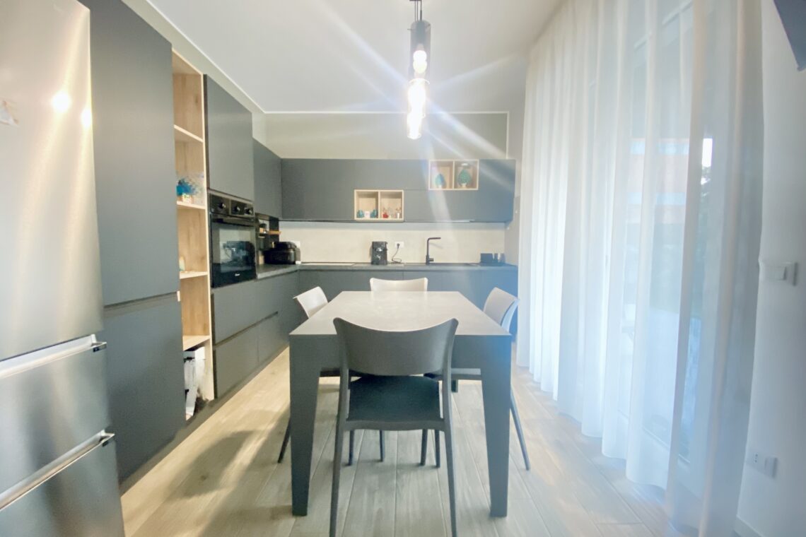 BELLISSIMO QUADRILOCALE CON GIARDINO,BOX DOPPIO E POSTO AUTO