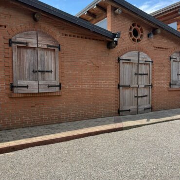 SCUDERIA-AZIENDA AGRICOLA -ABITAZIONE – PENSIONE E ALLEVAMENTO ANIMALI di 14.000 m² – Eleganza e Natura!