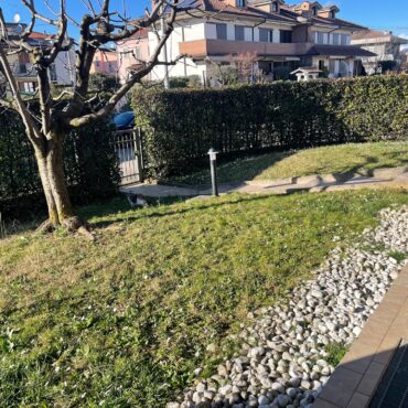 TRILOCALE CON GIARDINO, LOCALE PLURIUSO E BOX DOPPIO!