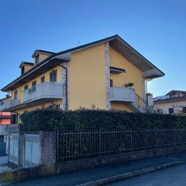 TRILOCALE CON GIARDINO, LOCALE PLURIUSO E BOX DOPPIO!