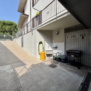 RICERCATA VILLA BIFAMILIARE!