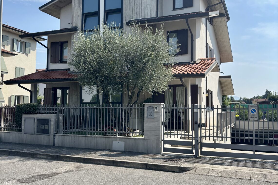 RICERCATA VILLA BIFAMILIARE!