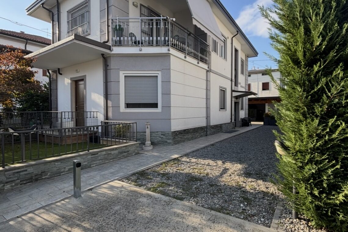 PORZIONE DI VILLA BIFAMILIARE – QUADRILOCALE AL PIANO PRIMO!