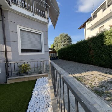 PORZIONE DI VILLA BIFAMILIARE – QUADRILOCALE AL PIANO PRIMO!