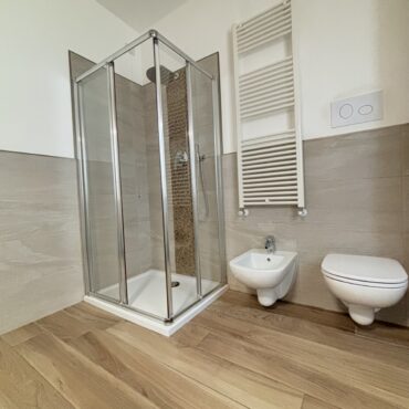PORZIONE DI VILLA BIFAMILIARE – QUADRILOCALE AL PIANO PRIMO!