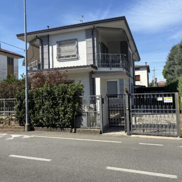 PORZIONE DI VILLA BIFAMILIARE – QUADRILOCALE AL PIANO PRIMO!