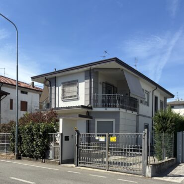 PORZIONE DI VILLA BIFAMILIARE – QUADRILOCALE AL PIANO PRIMO!