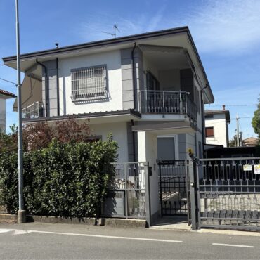 PORZIONE DI VILLA BIFAMILIARE – QUADRILOCALE AL PIANO PRIMO!